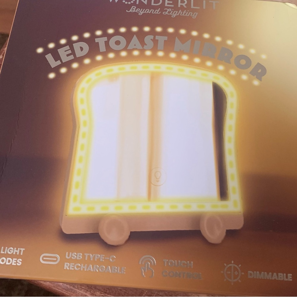 Wonderlit LED toast mirror-any purchase today comes with free gift from me!😊